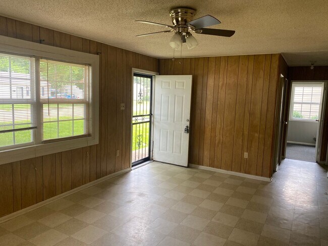 Foto del edificio - 4889 Montgomery Rd
