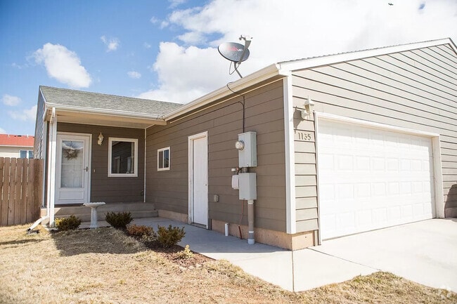 Building Photo - 1135 Boswell Dr