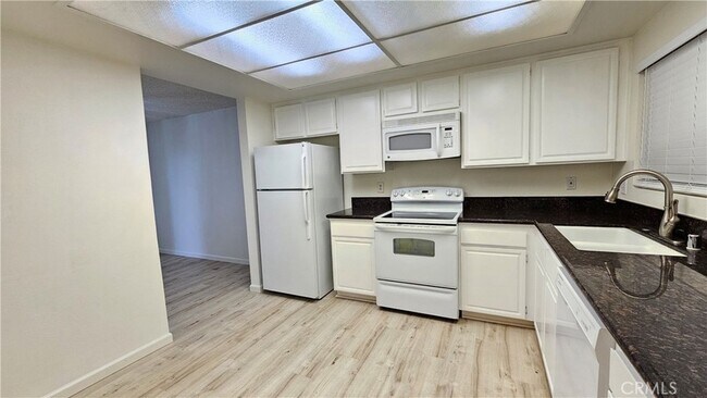 Foto del edificio - 3498 Bahia Blanca W