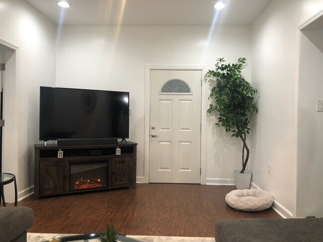 Foto del edificio - 716 11TH St