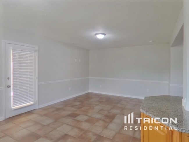 Building Photo - 2108 Montgomery Ln