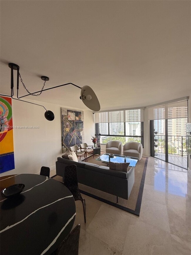 Building Photo - 520 Brickell Key Dr