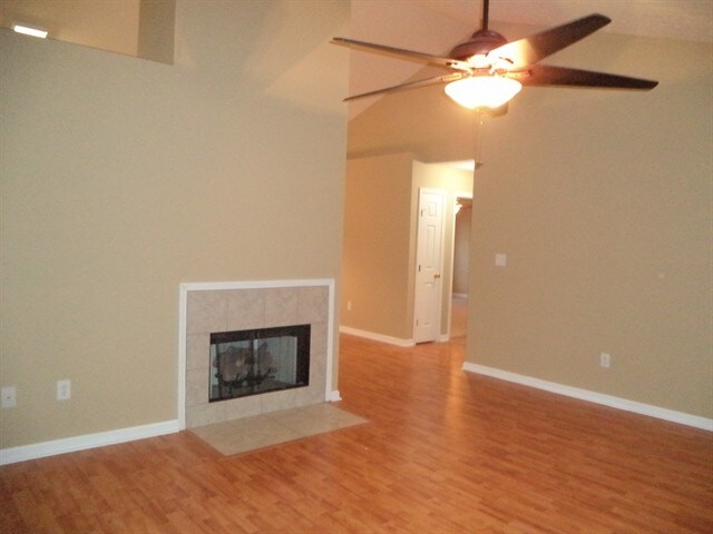 Foto del edificio - 1822 Hunters Hill Blvd