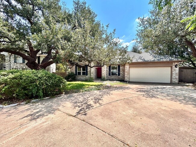 Building Photo - 4 Bed / 2 Bath Spacious One-Level Home wit...