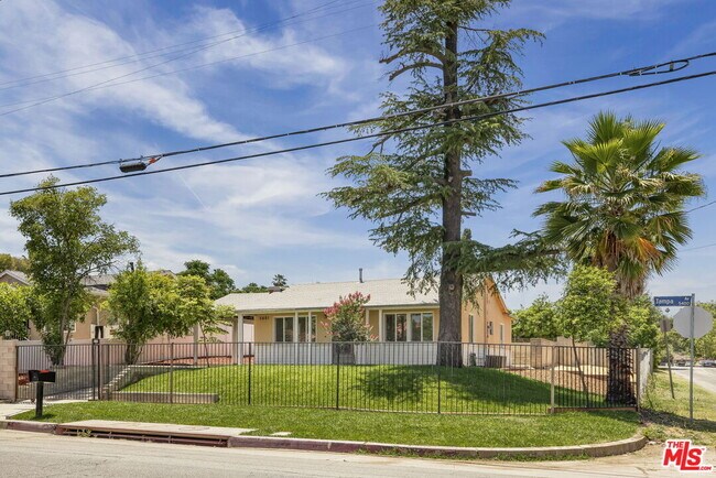 Building Photo - 5461 Tampa Ave