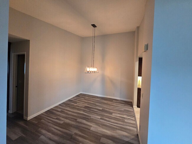 Foto del edificio - Landmark 55+ Community: Gorgeous Upper: 2 Bedroom 2 Bath Condo in a Guard Gated
