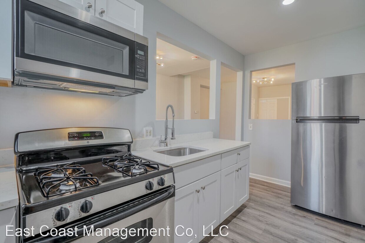Foto principal - 2 br, 2.5 bath House - 824 E 22nd St