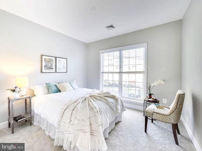 Foto del edificio - 2400 Brookmoor Ln