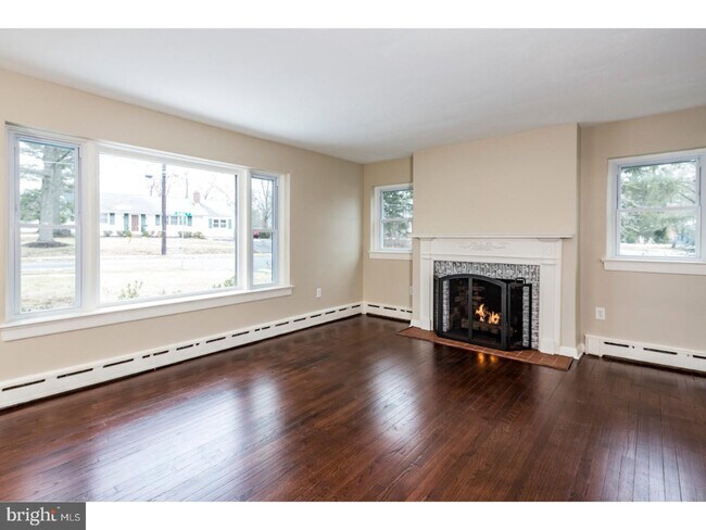 Building Photo - 305 Hamilton Ave