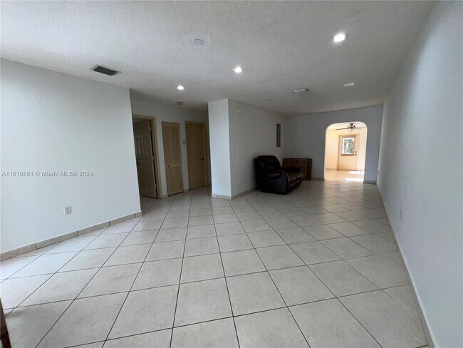 Foto del edificio - 7180 SW 42nd Terrace