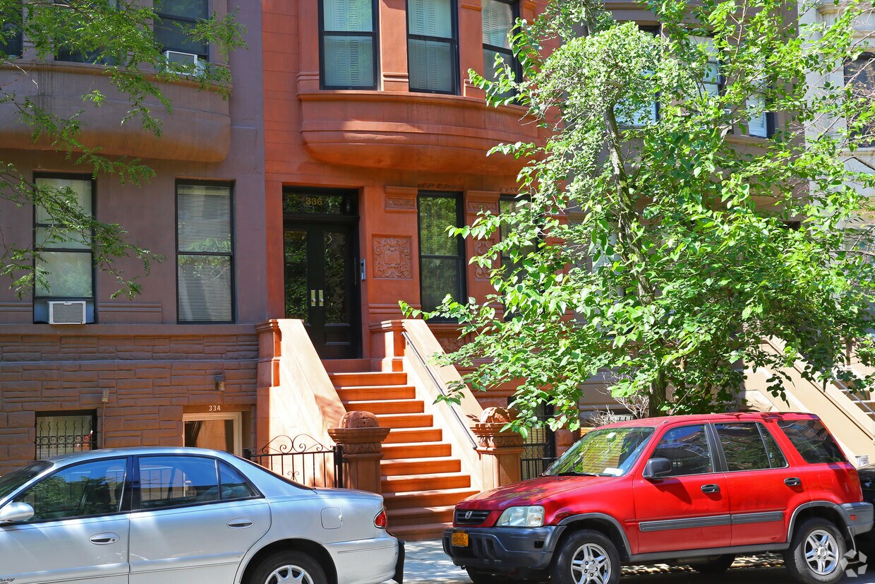 Building Photo - 336 W 71st St