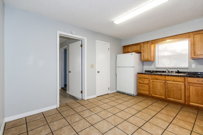 Building Photo - 3BR 1BA ranch cul-de-sac home now leasing!