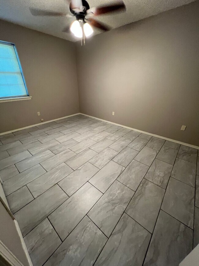 Foto del edificio - 3 Bed 1.5 Bath House with 1 Car Garage.  T...