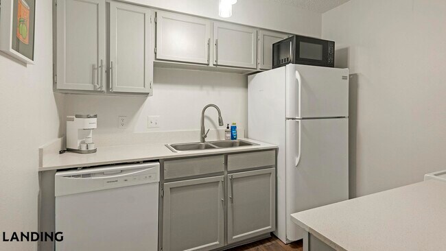 Building Photo - 1071 Clayton Ln