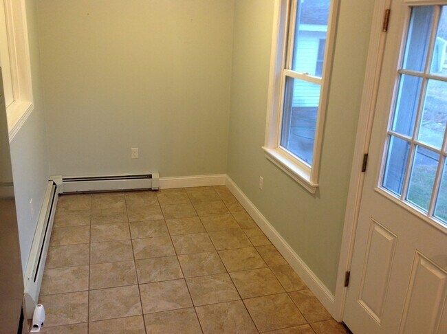 Building Photo - 29B Moore Ave