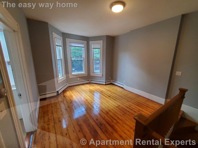 Building Photo - 223 Broadway