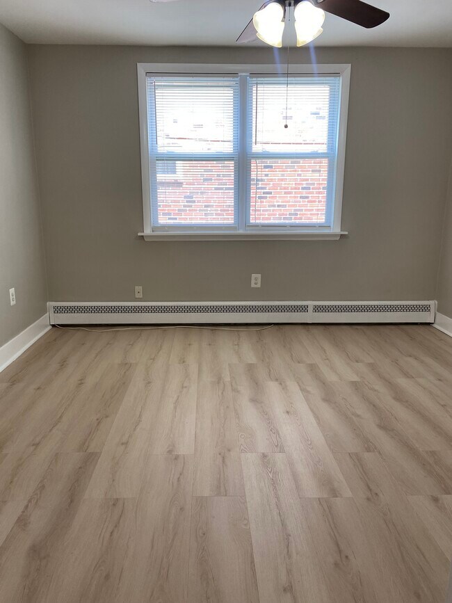 Foto del edificio - 7618 Rising Sun Ave