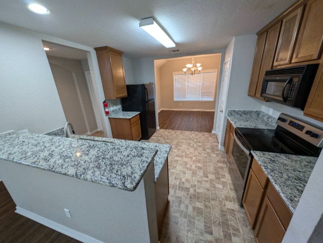 Foto del edificio - 8915 Wild Rose Ln