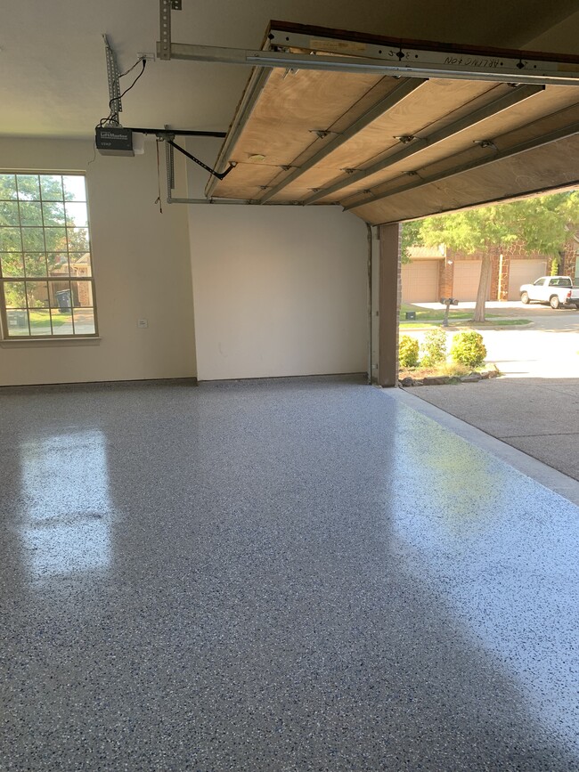 InsideGarage - 5529 Bentrose Dr