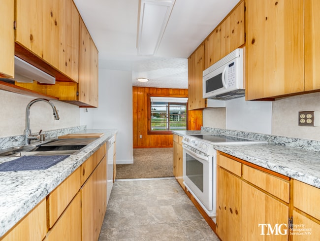 Photo - 1413 136h St Apartment