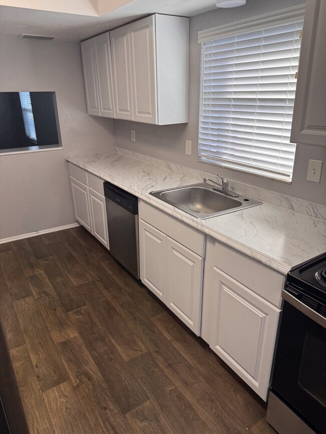 Photo - 4013 78th St W House