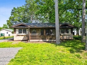 Building Photo - 1022 Givens Rd