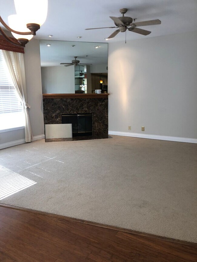 Building Photo - 2 Bedroom, 2 Bath Condo in The Courtyards HOA