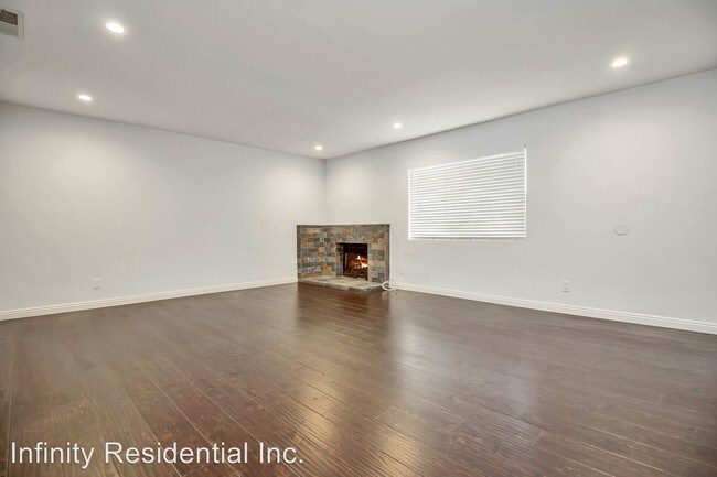 Building Photo - 1340 S Knott Ave