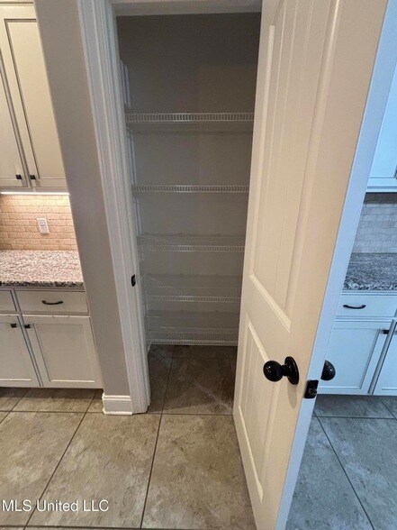 Foto del edificio - 3153 Fossil Hill Dr