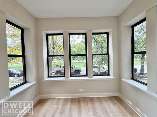 Foto del edificio - 2323 N Kedzie Blvd