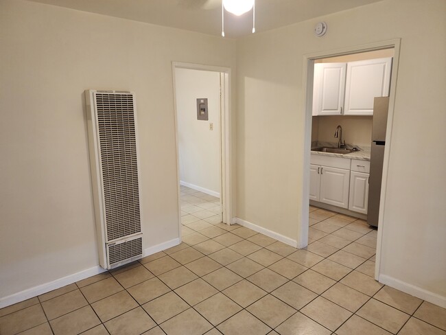 Building Photo - Charming 1-Bedroom, 1-Bath Apartment – $50...