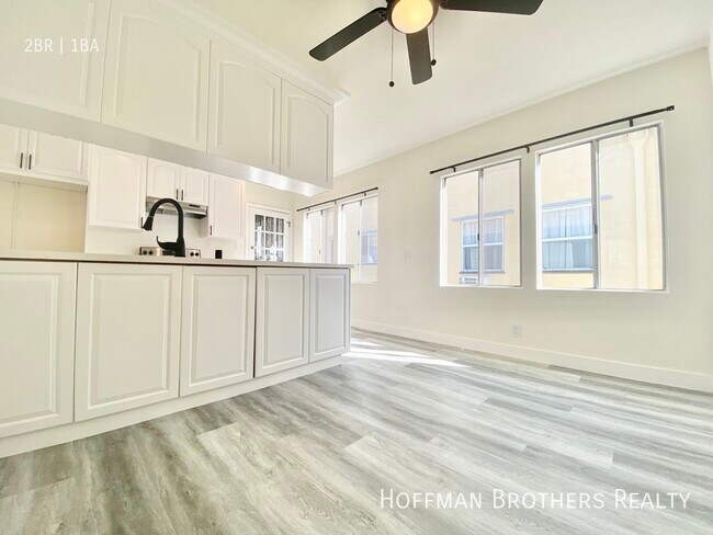 Foto del edificio - 441 1/2  N Hayworth Ave