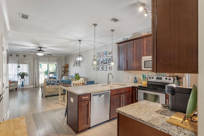 Building Photo - 2711 Bay Club Dr