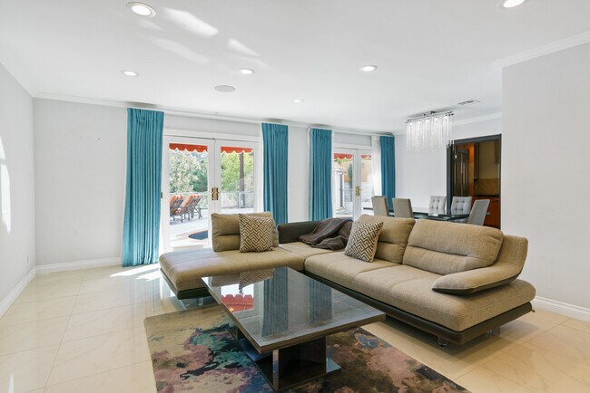 Building Photo - 7796 Skyhill Dr