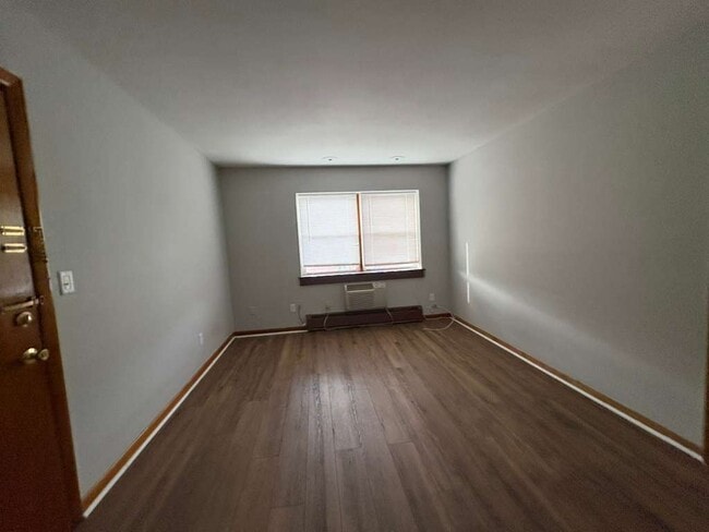 Building Photo - 185 Thompson St