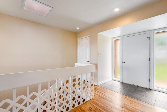 Building Photo - 703 Orion Dr