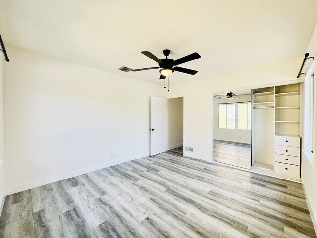 Foto del edificio - 439 1/2 N Hayworth Ave-439.5