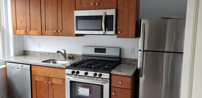 Foto del edificio - Convenient Brookline Location. Close to Co...