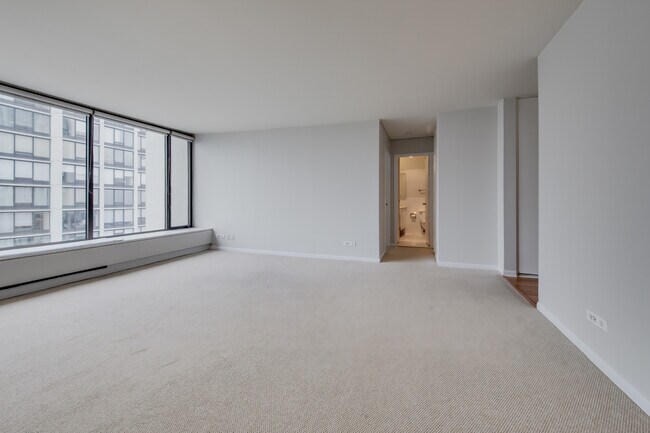 Building Photo - 5455 N Sheridan Rd