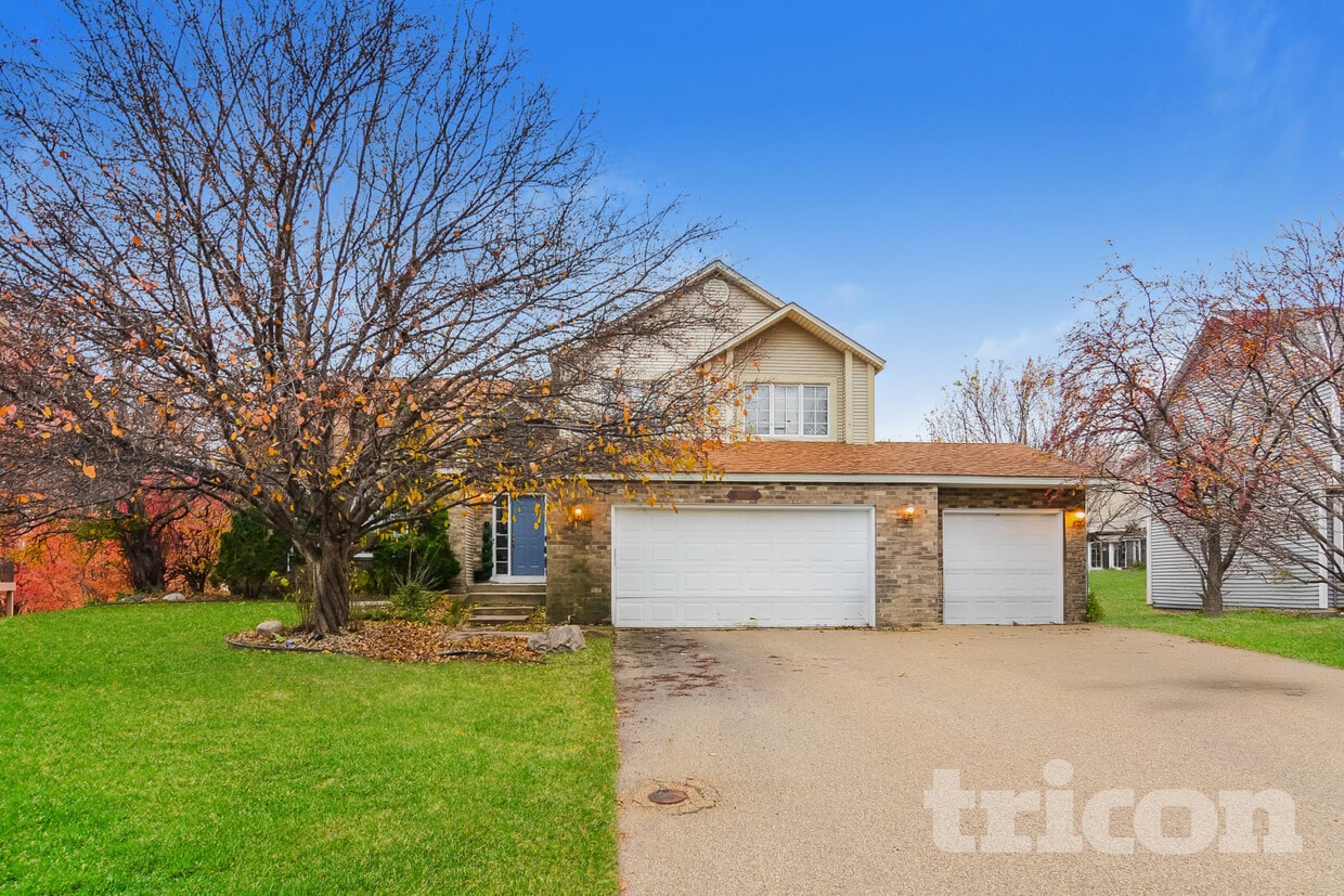 Foto principal - 16657 Hutchinson Dr