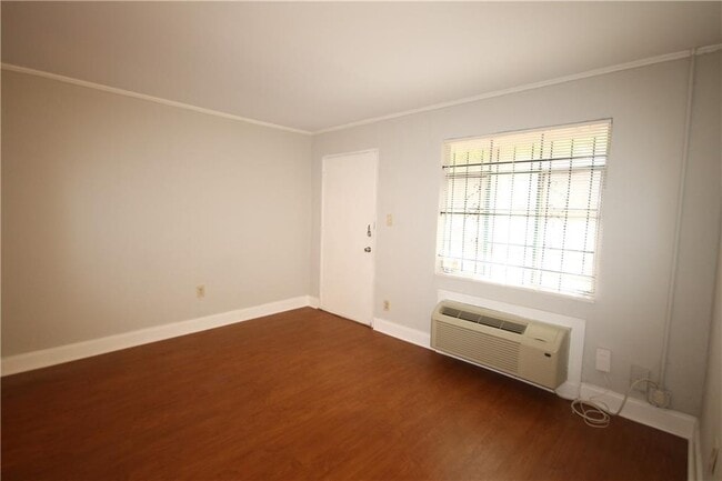 Foto del edificio - 758 St Charles Ave NE