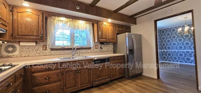 Foto del edificio - 7102 Linden Rd