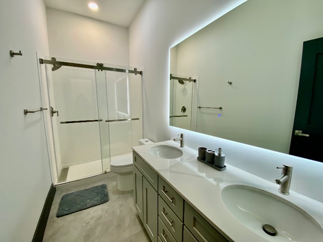 Foto del edificio - 116 E Randolph Ave