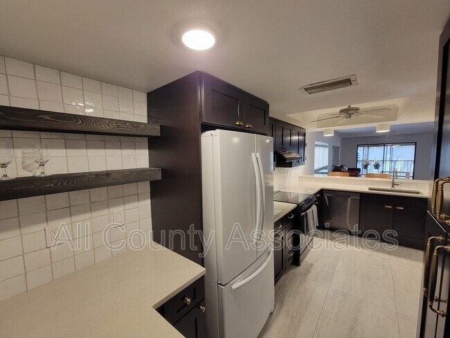 Foto del edificio - 1725 Golf View Dr