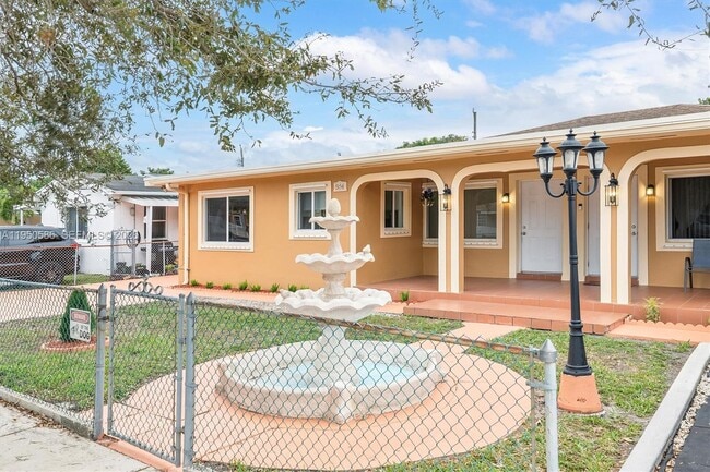 Building Photo - 934 E 22nd St