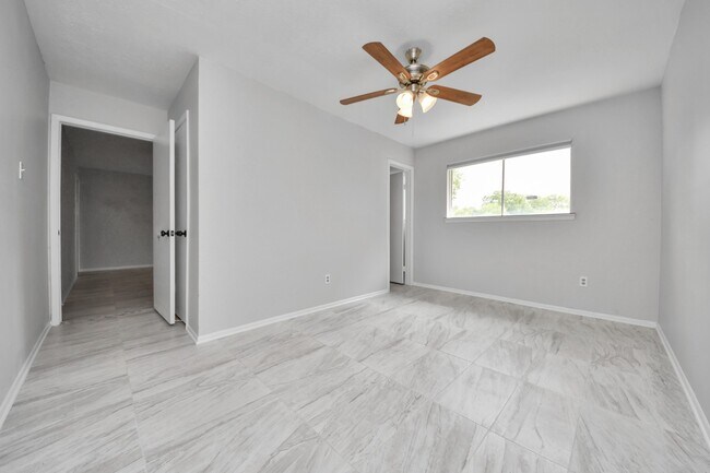 Foto del edificio - 4830 Ridgestone St