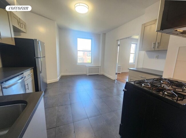 Building Photo - 3900 Greystone Ave