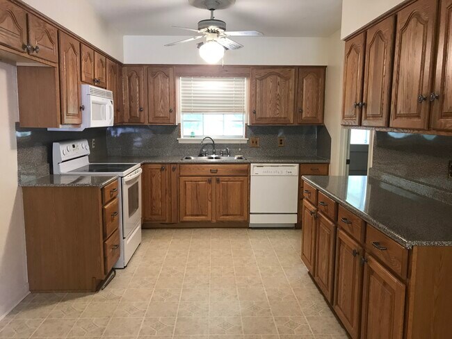 Building Photo - 1815 Laney Dr
