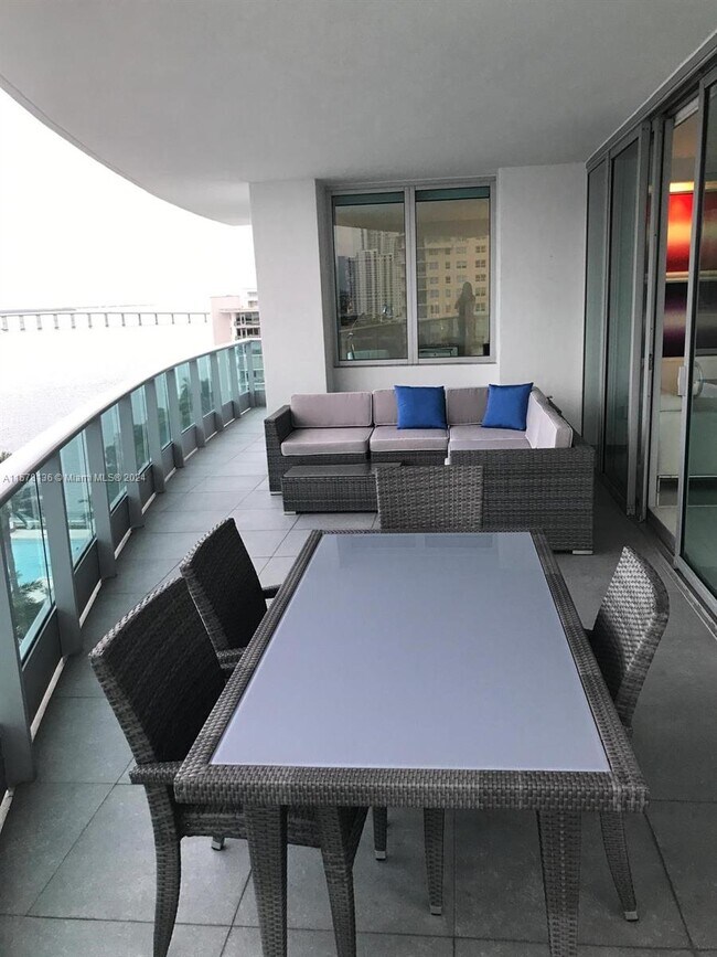 Foto del edificio - 1331 Brickell Bay Dr