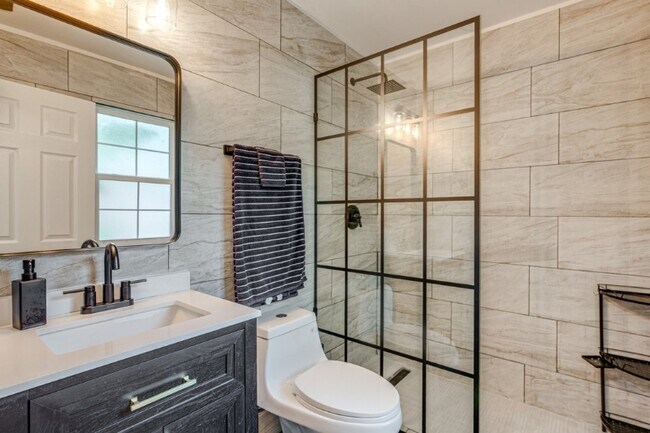 Foto del edificio - 1653 E 70th St